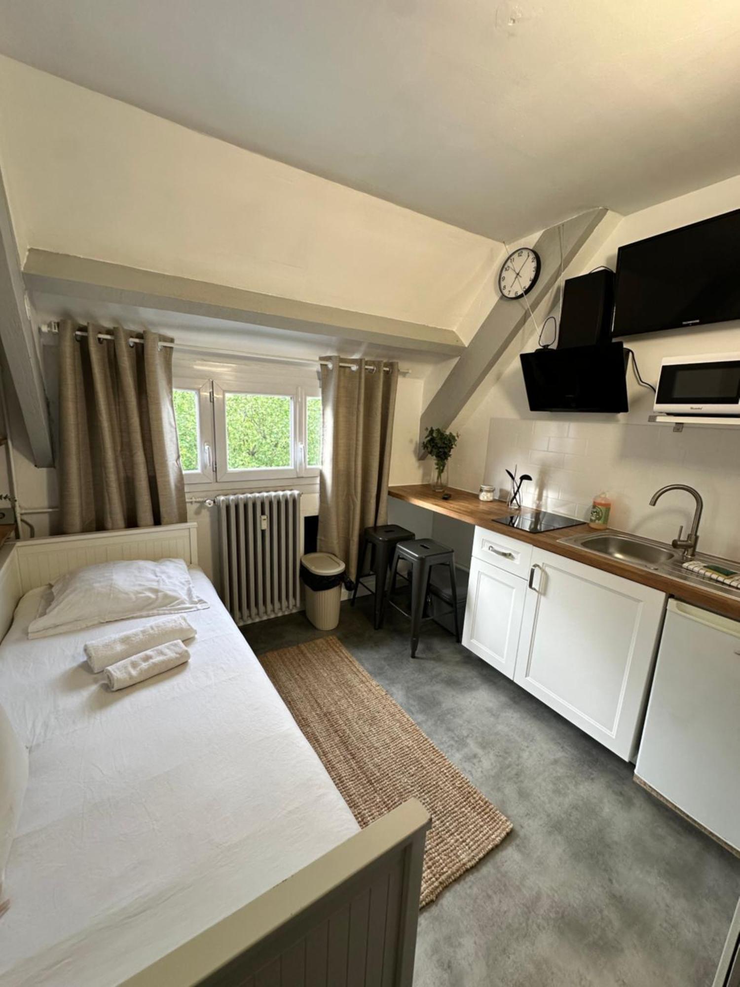 STUDIO proche commodité et gare . Centre ville Caen Extérieur photo